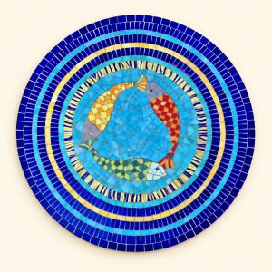 Chorégraphie aquatique — œuvre en mosaïque sur fond ivoire