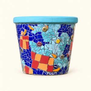 Pop cap's — œuvre en mosaïque sur fond ivoire